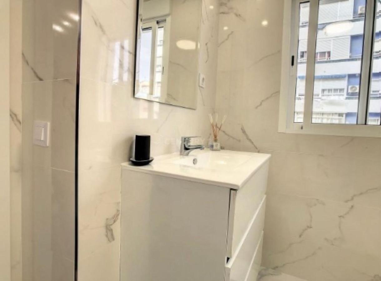 Urban&Vacay! Suite - Torremolinos City Centre Екстериор снимка